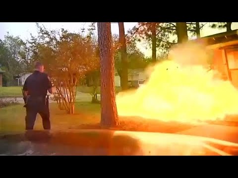 شاهد انفجار منزل في وجه الشرطي