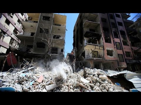 شاهد 20 قتيلًا في قصف مخيّم اليرموك للاجئين الفلسطينيين