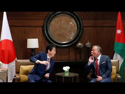 شاهد رئيس وزراء اليابان يصل إلى الأردن