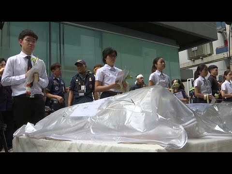 طلاب تايلاند يودّعون جثثًا استخدموها في دراساتهم التشريحية