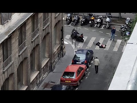 شاهد اللقطات الأولى من موقع عملية طعن المارة وسط باريس