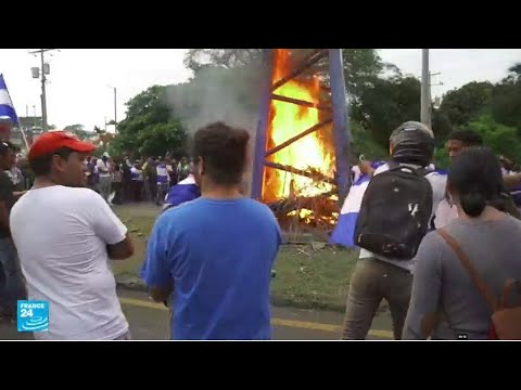 جامعة في نيكاراغوا تتحول إلى ساحة حرب بين طلاب محتجين وقوات الأمن