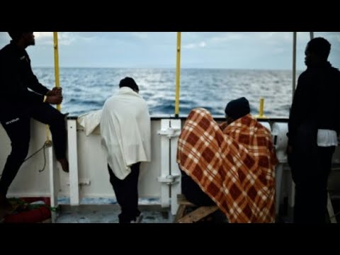 شاهدإنقاذ 158 مهاجرًا  إيطاليًا قبالة سواحل جزيرة صقلية
