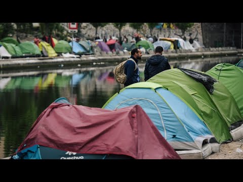 شاهد السلطات الفرنسية تفكك آخر مخيمين عشوائيين للمهاجرين وسط باريس