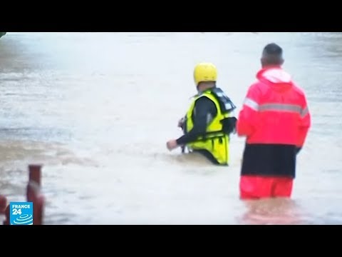 شاهد فيضانات قوية تضرب جنوب فرنسا وتوقع عددًا من القتلى