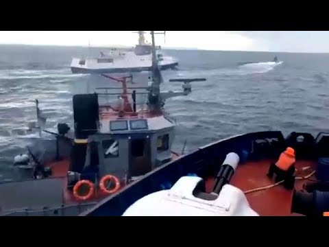 شاهد روسيا تُعيد فتح معبر كيرش أمام سفن الشحن