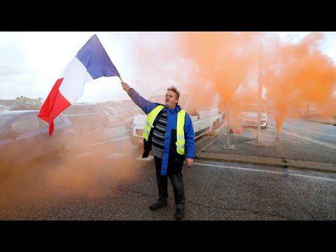 شاهد السترات الصفراء أحدث طريقة للتظاهر في فرنسا