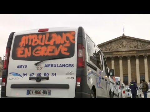 شاهد  سائقو سيارات الإسعاف في فرنسا ينضمون إلى احتجاجات السترات الصفراء