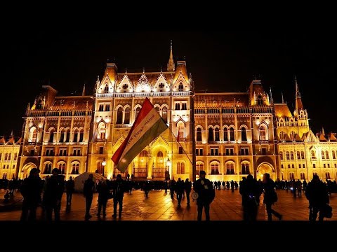 شاهد آلاف المجريين يشاركون في احتجاج ضد قانون العمل الجديد