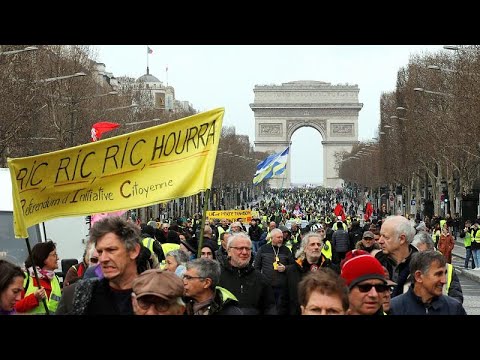 شاهد  تراجع حجم تأييد الفرنسيين لحركة السترات الصفراء
