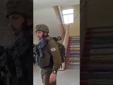 إسرائيل تقتحم مَدرسة في الخليل وتعتقل طفلاً فلسطينيًا