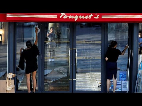 شاهد مطعم فوكيه الفاخر يفتتح أبوابه مجددًا في شارع الشانزليزيه في باريس