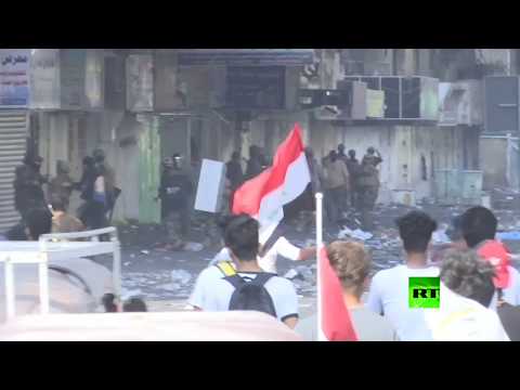 شاهد الشرطة تشتبك مع المحتجين في بغداد خلال التظاهرات الشعبية