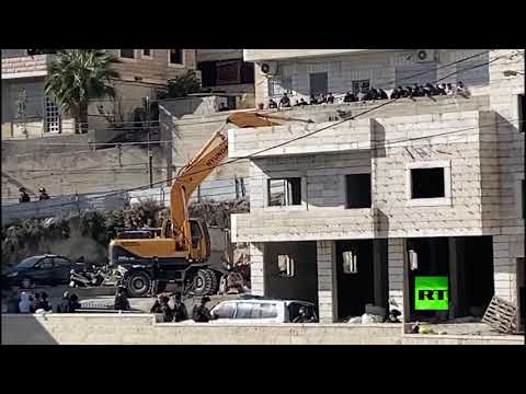 شاهد القوات الإسرائيلية تهدم منزلًا في مدينة القدس
