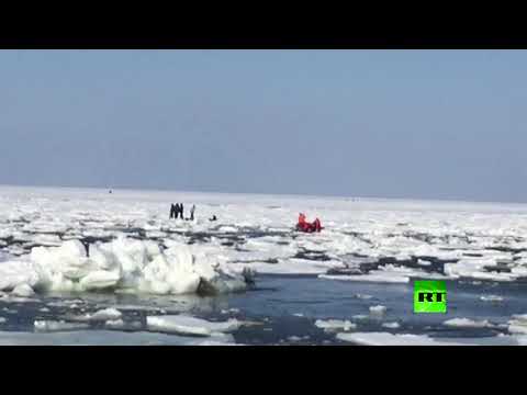 شاهد إنقاذ 250 صيادًا من ورطة الأسر الجليدي