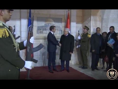 شاهد الرئيس الفلسطيني يستقبل نظيره الفرنسي في رام الله