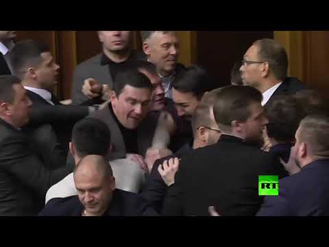 شاهد شجار في البرلمان الأوكراني أثناء جلسة الخميس