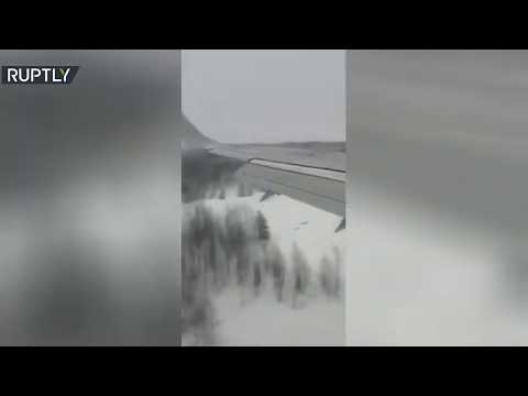 شاهد لحظة هبوط قاس لـبوينغ 737 في روسيا