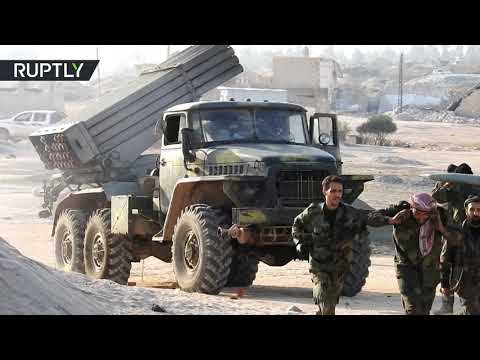 شاهد الجيش السوري يطلق النار نحو مواقع المسلحين في ريف إدلب