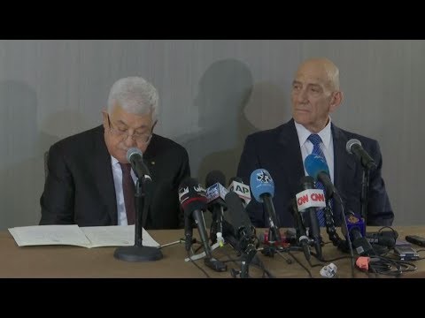 شاهد مؤتمر صحافي للرئيس الفلسطيني ورئيس وزراء الاحتلال الأسبق إيهود أولمرت