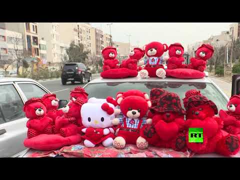 شاهد أجواء عيد الحب تعمّ طهران رغم انتقادات المحافظين