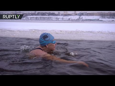 شاهد روسية في الـ83 من عمرها تفوز ببطولة العالم في السباحة الشتوية