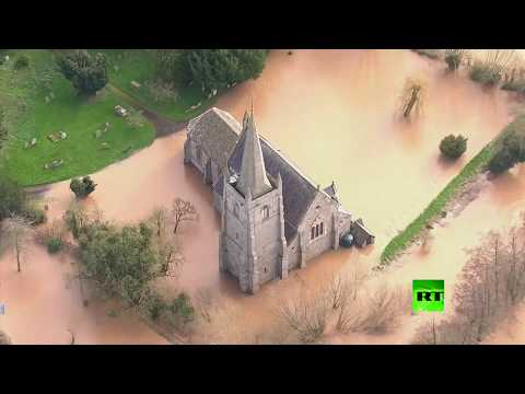 شاهد لقطات جوية لفيضانات في بريطانيا بسبب عاصفة دينيس