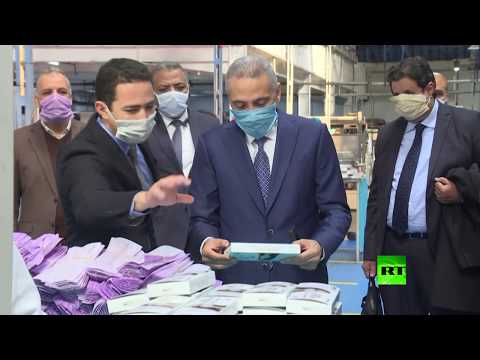 شاهد وزير الصناعة المغربي يزور مصنع سوفتيش للنسيج في الدار البيضاء