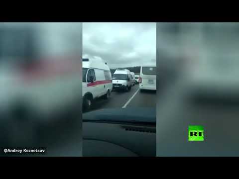 شاهد طابور طويل من سيارات الإسعاف أمام أحد مستشفيات ضواحي موسكو