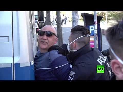 شاهد اشتباكات عنيفة بين الشرطة ومحتجي الحجر الصحي في برلين