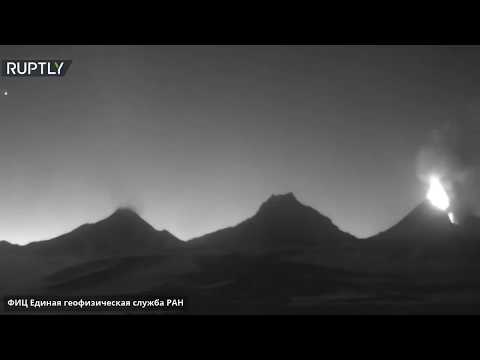 شاهد كاميرات تسجل لحظة ثوران أعلى البراكين ارتفاعا في أورآسيا