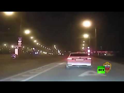 شاهد شرطة موسكو تُطارد بطريقة هوليوودية مُخالفًا لنظام الحجر الصحي
