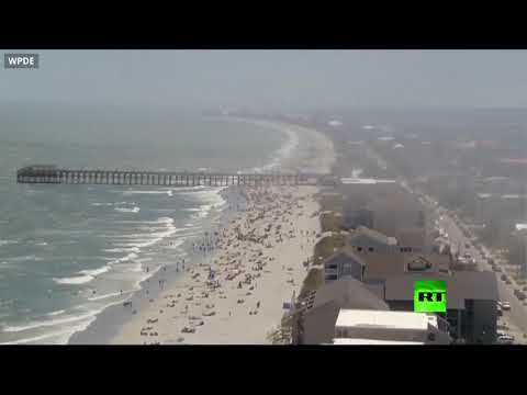 شاهد كاميرات تسجل حشود المصطافين على شاطئ أميركي رغم كورونا