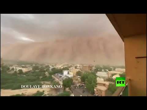 عاصفة رملية بارتفاع منزل متعدد الطوابق تضرب النيجر