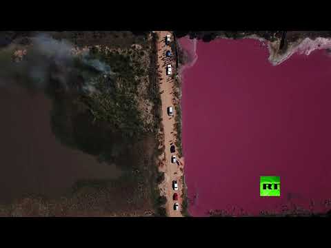 شاهد تلوث يتسبب في تحويل بحيرة سيرو لاغون في باراغواي  إلى اللون الأرجواني