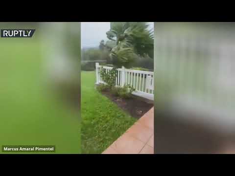 شاهد إعصار بوليت يضرب برمودا ويجلب معه أمطار غزيرة ورياح قوية
