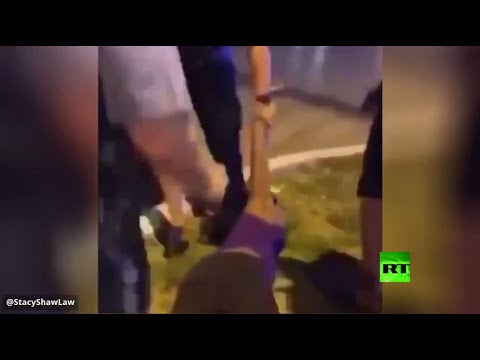 شاهد شرطي أميركي يُسقط امرأة حامل أرضًا ويثير موجة غضب