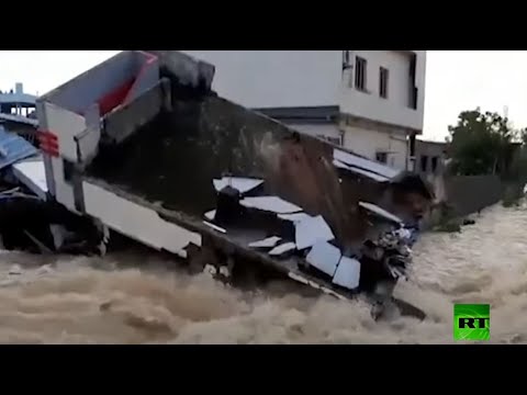 شاهد فيضانات عارمة في الهند تُسفر عن مقتل 60 شخصًا