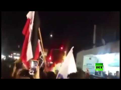 شاهد محتجون يحرقون علمًا عراقيًا في شمال البلاد