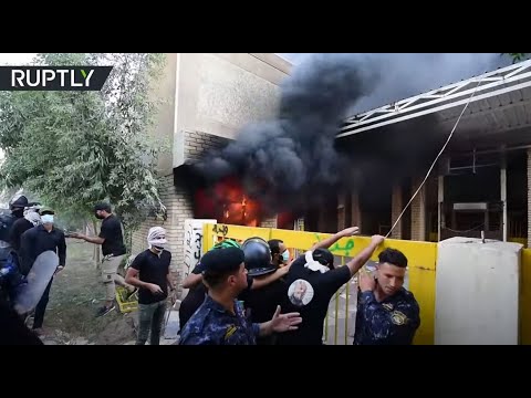 شاهد لقطات جديدة لحرق مقر الحزب الديمقراطي الكردستاني وسط بغداد