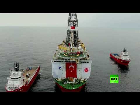 شاهد أردوغان يتفقد سفينة الفاتح للتنقيب في البحر الأسود