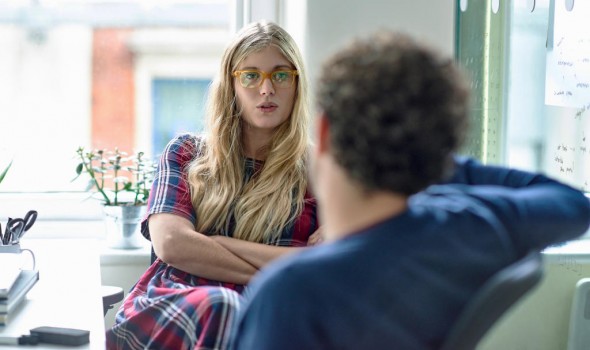  العرب اليوم - نصائح لتدع أصدقاءك يعرفون أنك مستاء منهم لامر ما